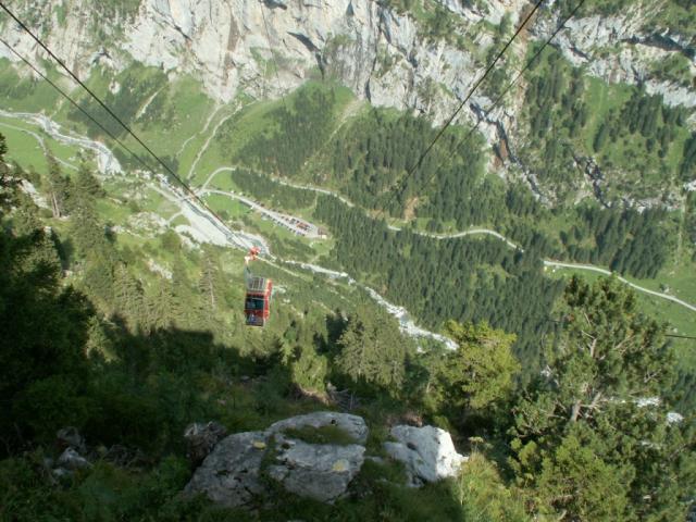 Blick von der Bergstation Sittlisalp ins Brunnital runter