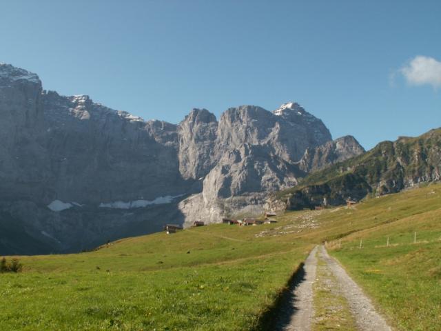 im Hintergund die Ruchwand