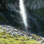 Franco geht zum Wasserfall