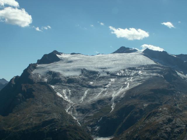 der Basodino mit dem Gletscher davor