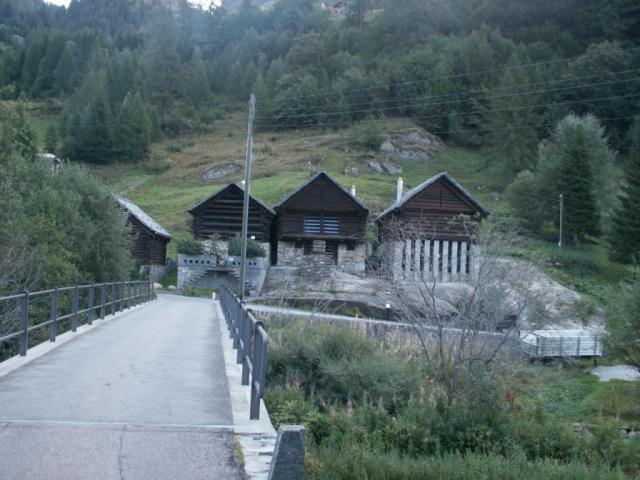 Dorf Ausgang von Fusio