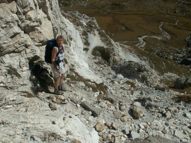 über Dolomitgestein geht's runter zur Alpe Campolungo