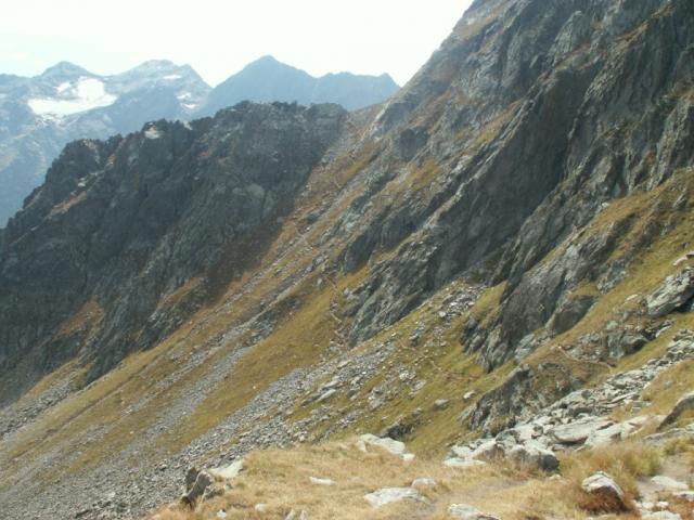 der Weg führt nun runter und danach wieder rauf zum Passo Lei di cima