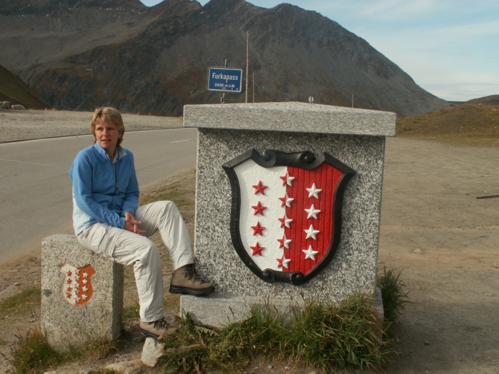 Mäusi beim Grenzstein Uri - Wallis