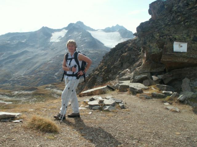 Mäusi auf Stotzigen Firsten 2732 m.ü.M. Im Hintergrund die Leckihörner