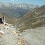 Mäusi legt eine kurze Pause ein, ist von der Aussicht begeistert