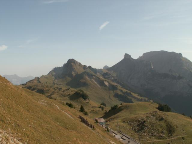 unten uns die Bahnstation Schynige Platte