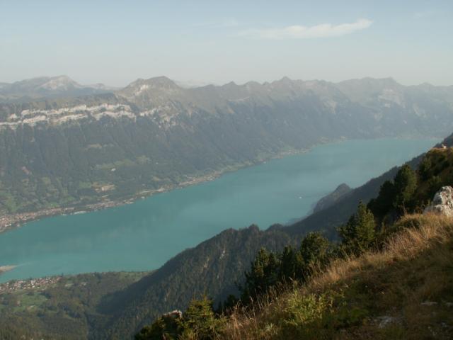 der Brienzersee, im Hintergrund die Brienzer Rothornkette