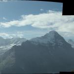 in der mitte Eiger mit Eigernordwand