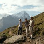 3 heisse Frauen, im Hintergrund die kalte Eigernordwand