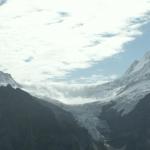 der Föhn drückt die Wolken über den Gletscher