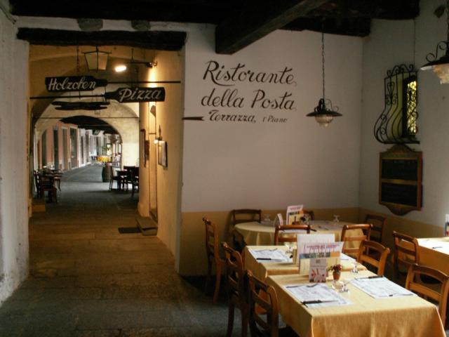 Restaurant unter den Portici