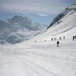 es geht runter Richtung Malix. Im Hintergrund Piz Cavradi