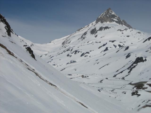 links Fellilücke, rechts Piz Tiarms