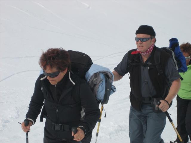 Mämfi beisst auf die Zähne