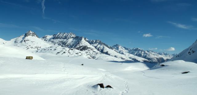 Breitbildfoto in Vollgrösse anschauen. Fellilücke, Piz Tiarms, Val Val, Crispalt, Val Giuv, Piz Ault u.s.w.