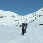 die Kolonne bewegt sich Richtung Oberalppass. Im Hintergrund die Fellilücke