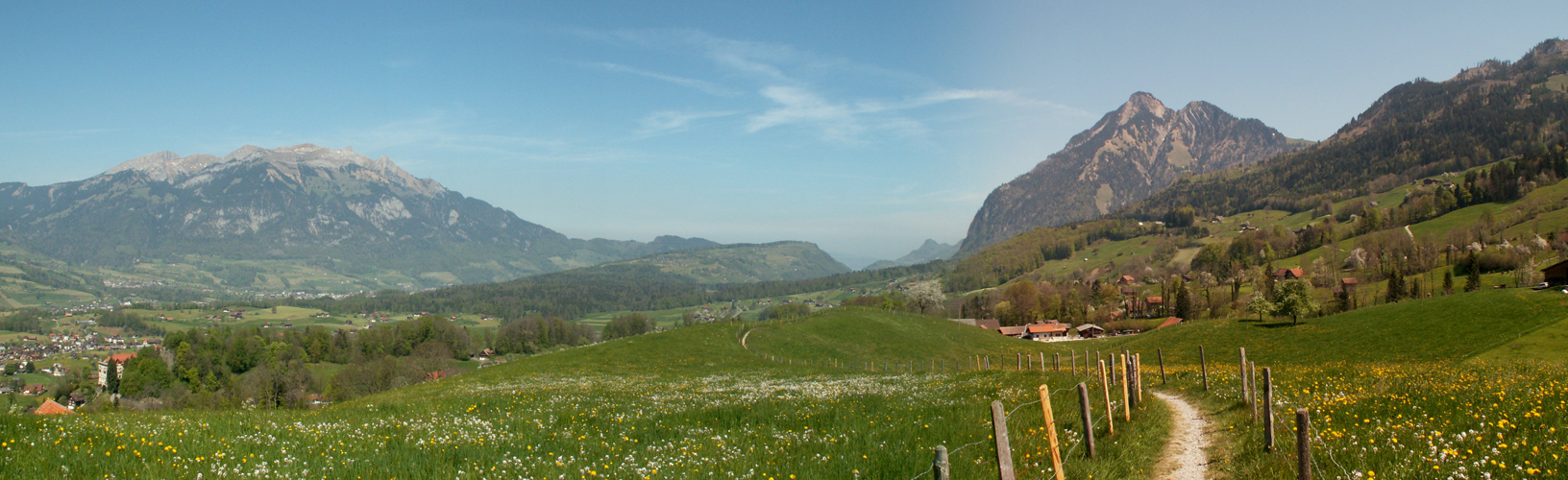 Breitbildfoto bei Egg. Pilatus und Stanserhorn