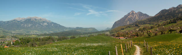 Breitbildfoto bei Egg. Pilatus und Stanserhorn