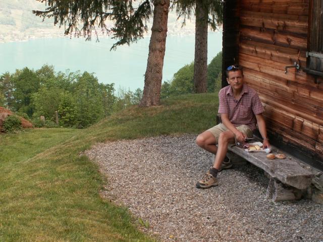 Franco bereitet das Essen vor