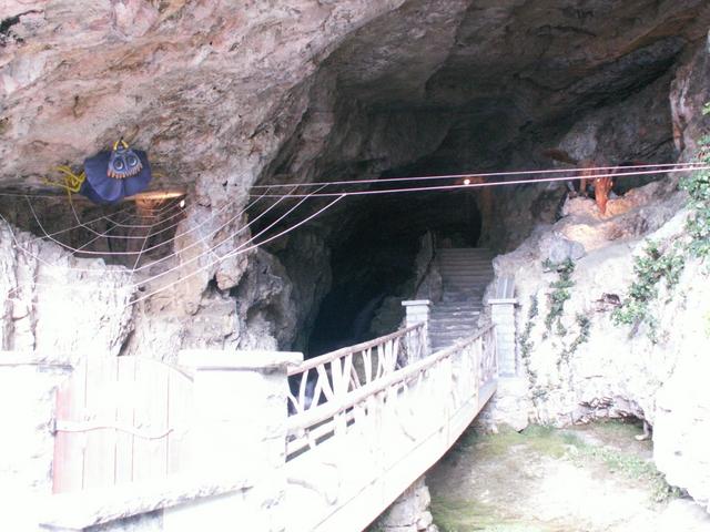 die Höhle