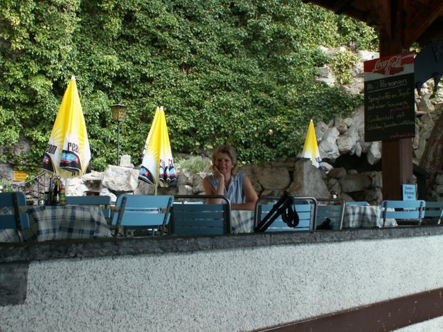 Mäusi beim Kaffee trinken