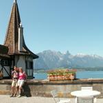 Erinnerungsfoto aufgenommen vor dem Schloss Oberhofen