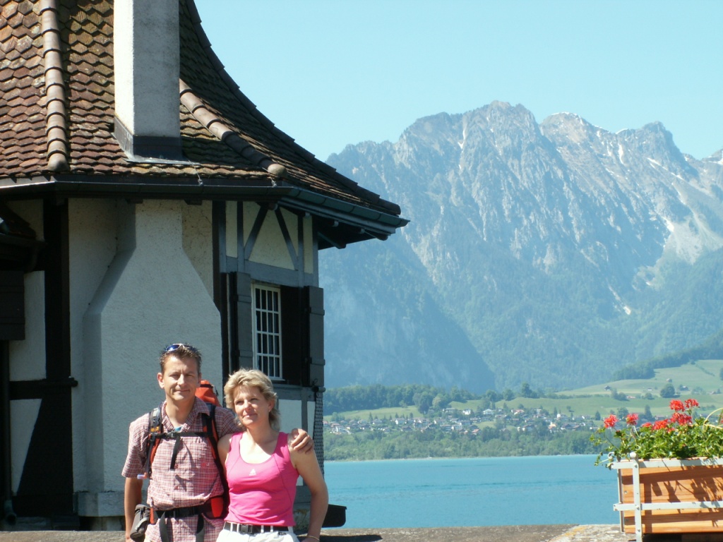 Erinnerungsfoto aufgenommen vor dem Schloss Oberhofen