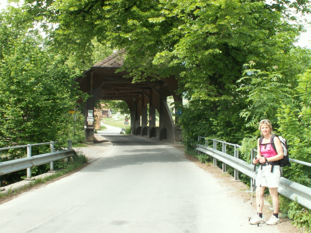 Holzbrücke über die Gürbe