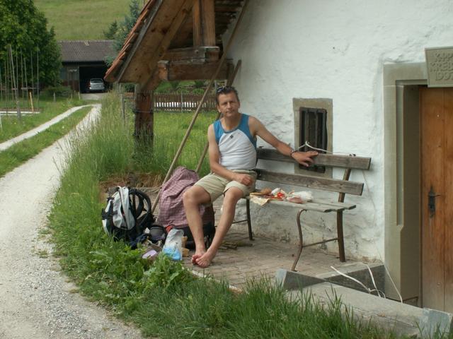 Franco bereitet das Mittagessen vor