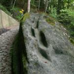 Trittlöcher im Felsen !