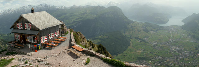 Breitbildfoto mit Berggasthaus