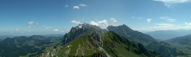 Breitbildfoto vom Lütispitz mit Blick Richtung Säntis