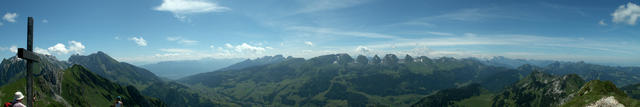 Breitbildfoto vom Lütispitz aus gesehen, mit Blick Richtung Churfirsten