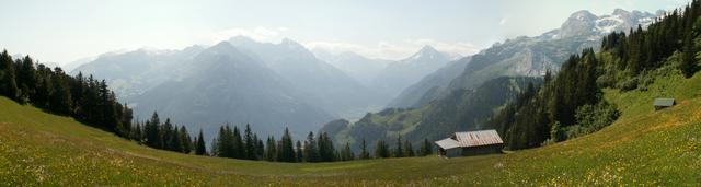 Breitbildfoto von Seewli mit Blick Richtung Bristen