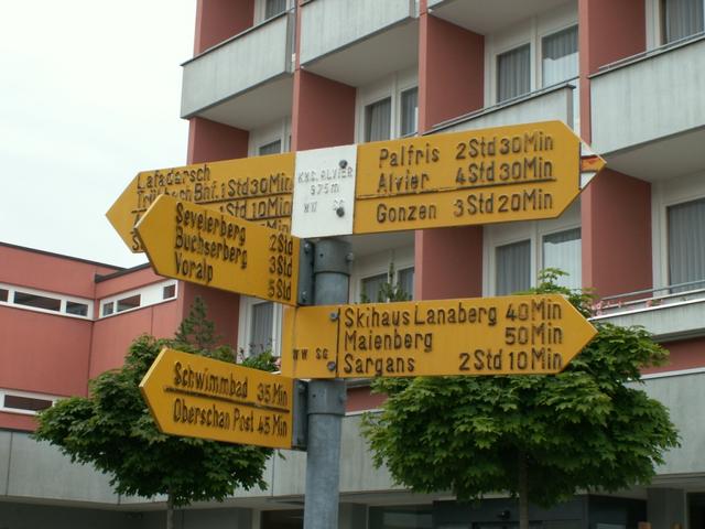 Wegweiser beim Kurhaus Alvier