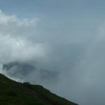 schade, Wolken ziehen auf