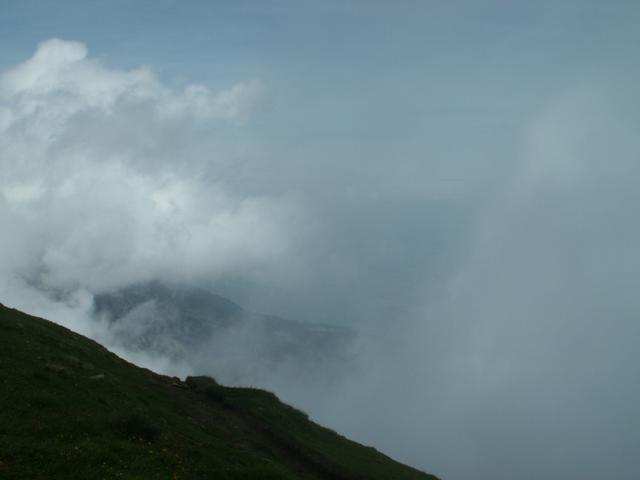 schade, Wolken ziehen auf