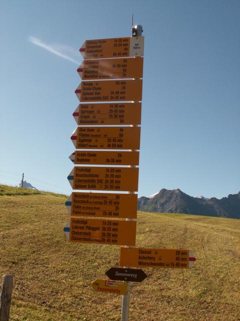 Wegweiser bei Biel 1637 m.ü.M.