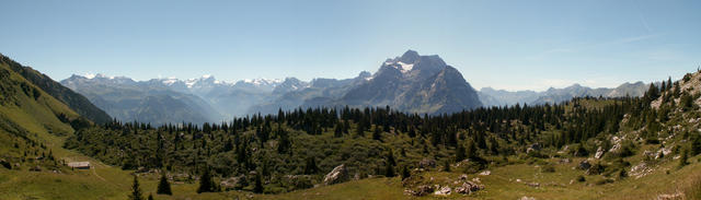 Breitbildfoto bei Alp Begligen 1770 m.ü.M.