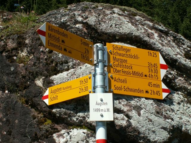 Wegweiser bei Äugsten 1499 m.ü.M.