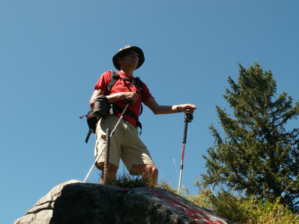 Franco schaut auf die Älggi Alp runter