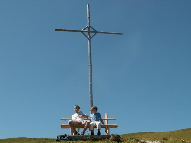 die Jungs waren zuerst bei dem Kreuz