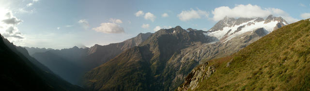 Breitbildfoto mit Blick ins Meiental