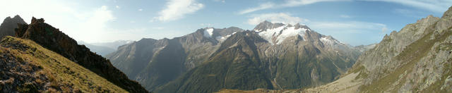 Breitbildfoto mit Blick auf dem Rot Bergli Richtung Meiental