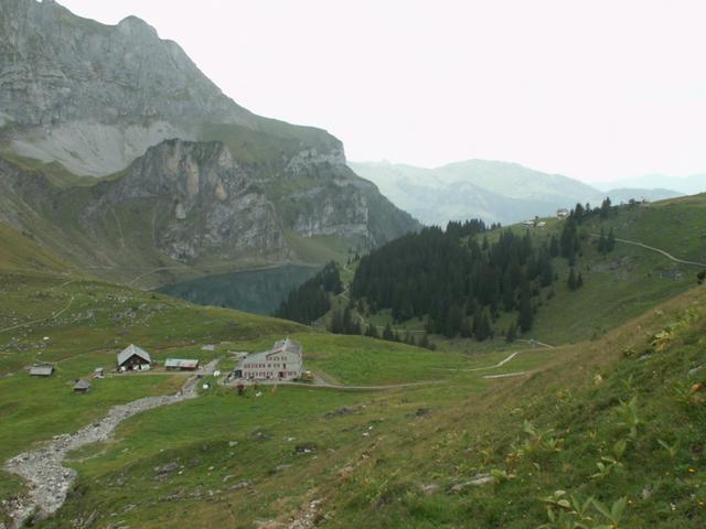 Bannalp See mit Berggasthaus Urnerstaffel