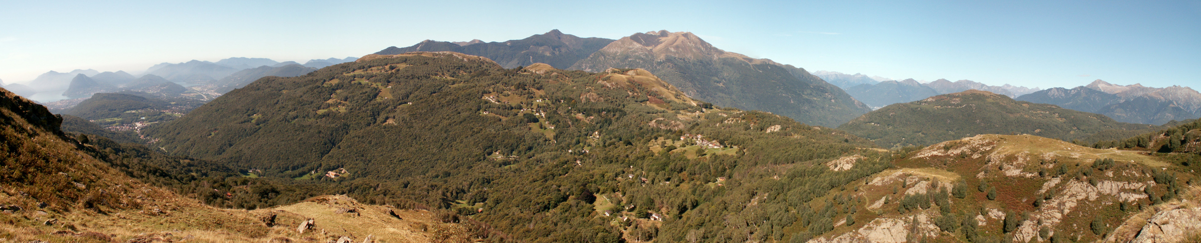 Breitbildfoto mit Monte Bigorio