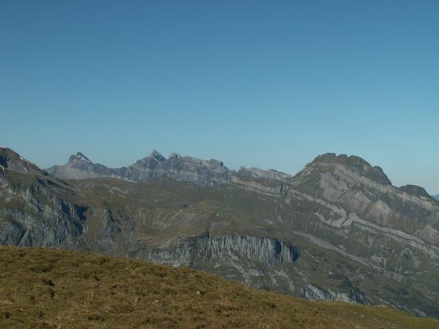 Breitbildfoto mit Chaiserstock, Rossstock und Wasserberg