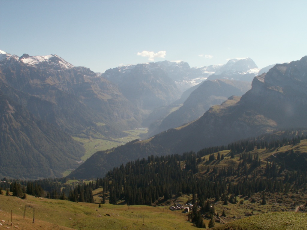 Blick nach Linthal mit Fisetengrat und Tödi