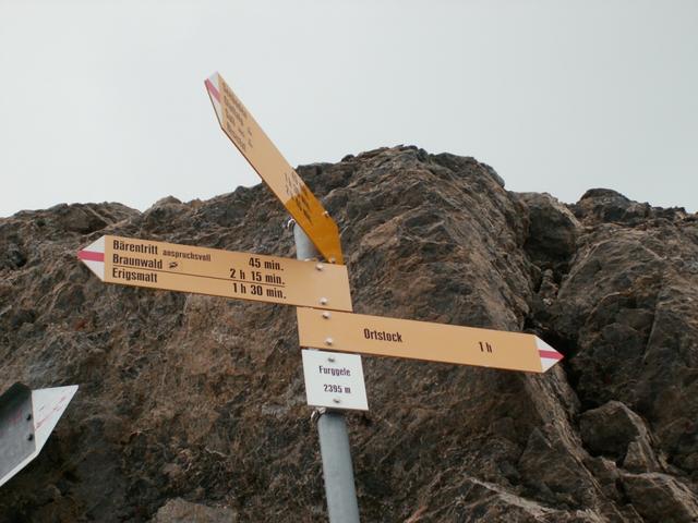 Wegweiser auf Furggele 2395 m.ü.M.